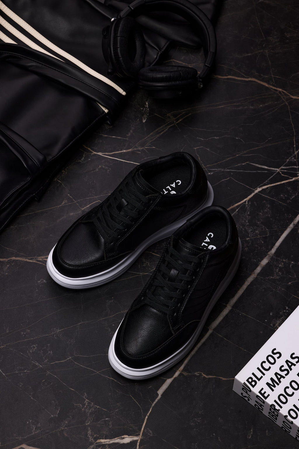 CALTO - Q510 - 2.6 Inches Taller Lightweight (Black/White Sole) - Chunky Sole Sneakers